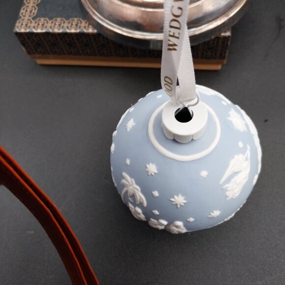 Wedgwood Nativity Christmas Ornament  Blue White in Box Jasper Ware Bauble - Picture 7 of 10